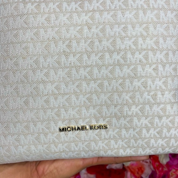 😻‼️❤️‍🔥NEW Michael Kors Large Cream Tote Bag 😻‼️❤️‍🔥✨ - Picture 2 of 9
